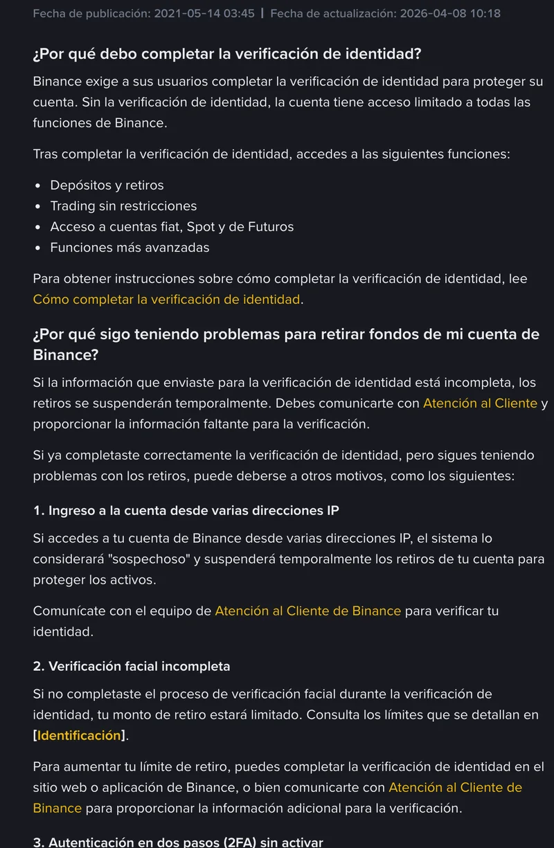 Captura de una página pública de ayuda de Binance en español que explica por qué la verificación de identidad es necesaria y por qué los retiros pueden seguir restringidos después de verificarse.